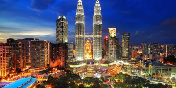 Private Car Hire Travel to Malaysia | Private Car With Driver Singapore To Malaysia | Kualar Lumpur Private Car Hire